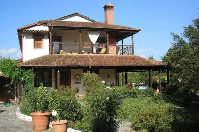 Image de maison de campagne spacieuse avec piscine près de Loutraki, Pella