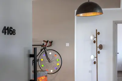 Image de Appartement de luxe rétro de 2 chambres, 4ème étage, à deux minutes à pied de la plage