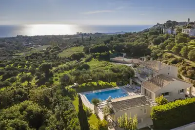 Image de Villa De Luxe 5 ÉTOILES Exclusive // Piscine Infinity // Vue Mer Exceptionnelle! !