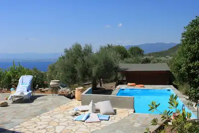 Villa Avia (Villa traditionnelle en pierre avec piscine et vue imprenable)