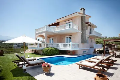Image de Villa Vanelia Mare - Piscine Spa et hydromassage à jet - 200m de la plage - Espace barbecue
