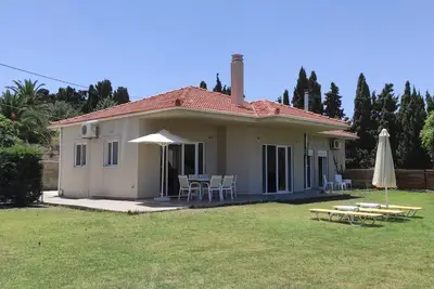 Image de Villa spacieuse avec grand jardin vue mer, Rethymno centre 3 km et la plage 1km.