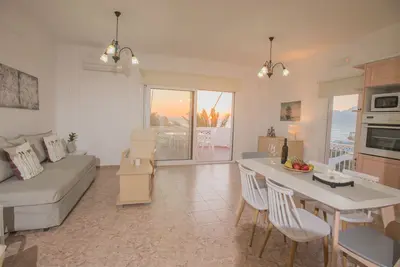 Image de Kalamaki Riviera Luxury Apartment