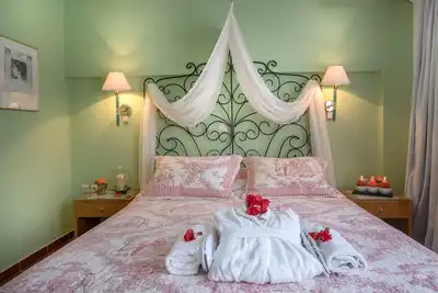 Image de Frini - Appartement coloré à 1 chambre (en duplex) - Vue sur le balcon / la piscine