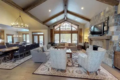 Image de 56592 Sunstone Loop: 7 Br / 7. 5 Ba maison à Bend, 16 personnes