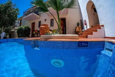 Image de Suite Xenia colorée, piscine, patio, terrasse sur le toit, près de Réthymnon