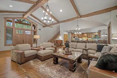 Image de 56365 Fireglass Loop: 5 Br / 5. 5 Ba maison à Bend, 12 personnes