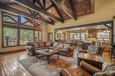 Image de 56658 Sunstone Loop: 4 Br / 3. 5 Ba maison à Bend, pour 12 personnes