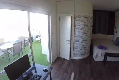 Image de Appartement Penthouse de deux chambres conçu par Avis Place avec une vue imprenable