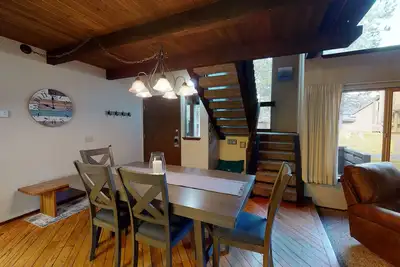 Image de 57 Tennis Village: Condo loft de 2 Br / 2 Ba à Sunriver, pour 8 personnes