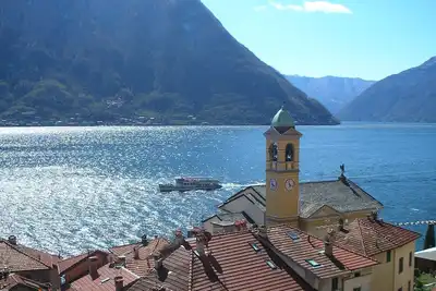 Image de bleu clair et ensoleillé