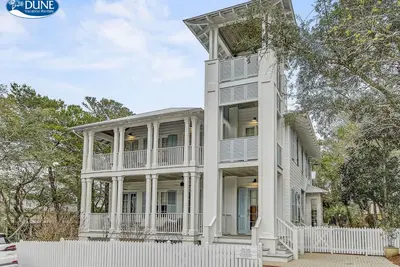 Image de Magnifiquement rénové \"Goût & Mer\" * 3br / 3. 5ba * à quelques pas de la plage / des piscines * transport en option