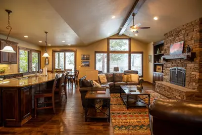 Image de 14 chalets Caldera: 4 chambres Br / 5 Ba à Bend, pour 10 personnes