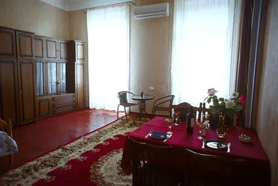 Image de Appartement confortable de 2 chambres avec balcon dans le centre-ville de Tbilissi