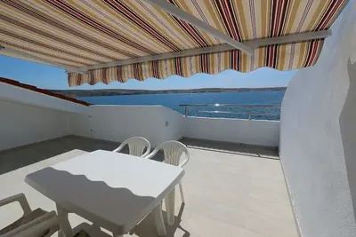 Image de Appartement de deux chambres prés de la plage Kustici, Pag (A-4086-e)
