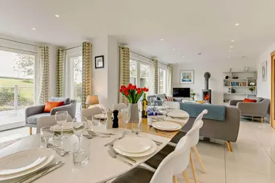 Image de Nouveau! ! Superbe, détaché, chalet contemporain dans le village près de Padstow