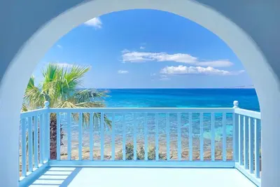 Image de Villa cycladique unique en bord de mer @ Agios Prokopios
