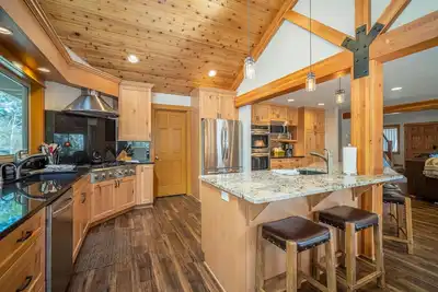 Image de 14 Quelah Lane: 5 Br / 3. 5 Ba maison à Sunriver, 11 personnes