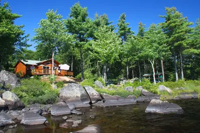 Image de House Eagle Cove - Cottage juste sur la rive du lac Ponhook