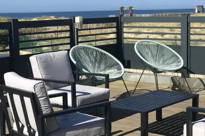 Image de Maison avec vue sur l'océan et à 50m de la plage!
