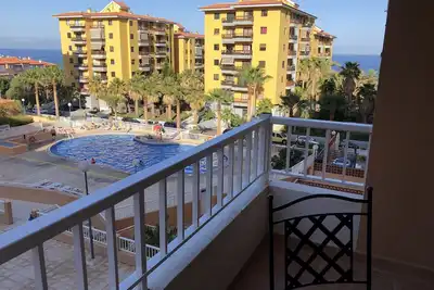 Image de Appartement confortable avec deux places de parking près de la mer.