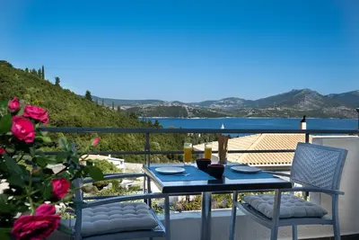 Nouveau! Vous allez adorer cette superbe vue sur la mer depuis votre balcon!