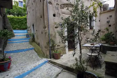 Image de Maison caractéristique dans le centre historique de Belmonte Calabro, nature et culture