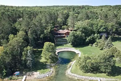 Image de Propriété privée du lac avec la place pour beaucoup! Parfait pour les familles et les groupes