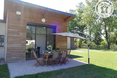 Image de Chalets au bord de l'étang avec terrasse privative, parfaits pour la pêche et détente en nature