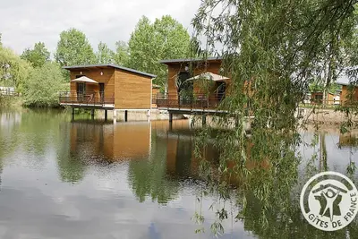 Image de Cabane insolite au bord d'un étang, animaux acceptés, terrasse privative