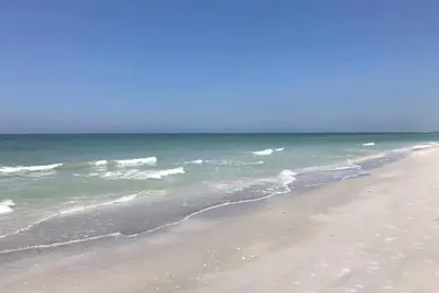 Image de 2 chambres, 2 salles de bain, complexe en bord de plage