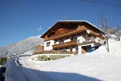 Image de Appartement gentiane avec une vue magnifique pour 2-5 personnes.