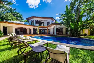 Image de Profitez de la plus grande villa de luxe en bord de mer au cœur de la baie de Tamarindo!