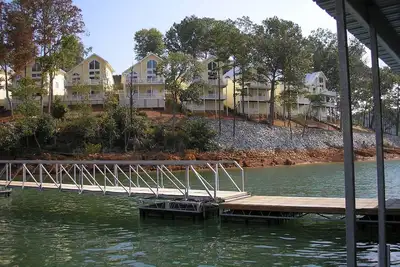 Image de Norris Lake Lakefront villa, 5 chambres 4 bains, piscine communautaire et terrain de golf