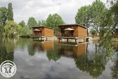 Image de Cabane insolite sur étang, 2 à 4 pers, animaux admis