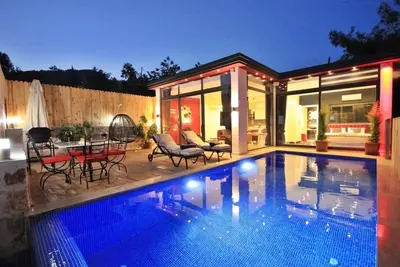 Image de Villa Lune de Miel de Style Contemporain avec Piscine Totalement Privée