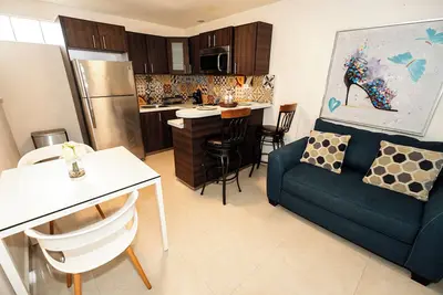 Image de Appartement rénové avec terrasse et buanderie