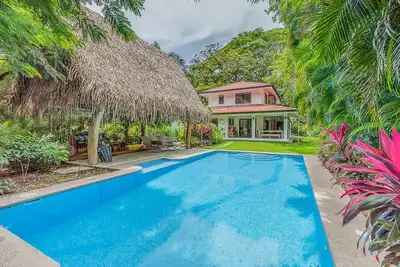 Image de Privé, oasis de luxe, à pied de la plage de Guiones