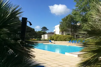 Image de T1bis dans un parc  merveilleux avec piscines proche plage