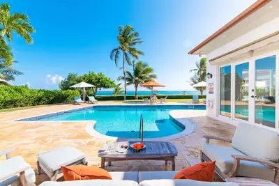 Image de Ultra-luxe avec des vues incomparables! Bassin! Faroway Villa par CaymanVacation