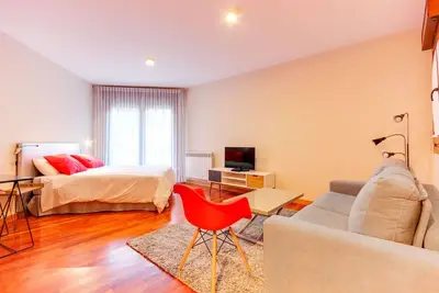 Image de Grand studio central avec garage