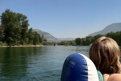 Image de Flathead River par Glacier Park, le lac Flathead et le corégone. Confortable et pratique!