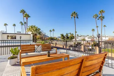 Image de Nouveau! ✴ Confort Sw moderne! Marchez vers tout dans la vieille ville de Scottsdale!