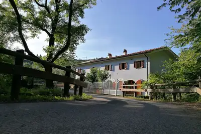 Image de Tenuta Bardelli Toscana - Ferme entourée de verdure