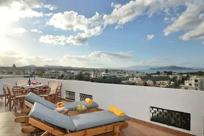 Image de Villa Anva, vue imprenable, à pied de la plage