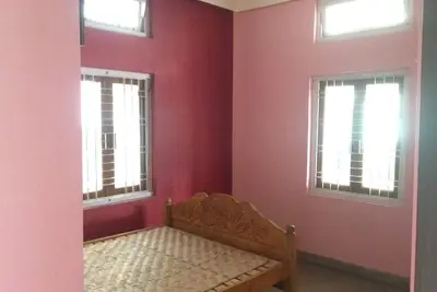 Image de Un immeuble résidentiel spacieux de deux étages supportant une salle de bain 3bhk 2