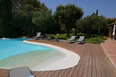 Image de Villa de prestige dans un havre de paix  à l'est de Marseille ( St Barnabé )