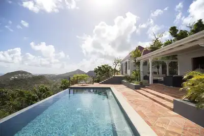 Image de Vues et paysages à couper le souffle, Terrasse de la piscine avec piscine à débordement, Wifi gratuit