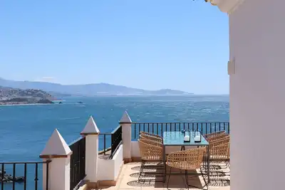 Image de Buvez votre café du matin avec les plus belles vues de la Méditerranée