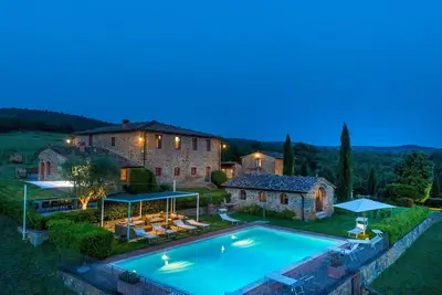 Image de Belle maison de vacances privée avec Wifi, piscine privée, sauna, Tv, vue panoramique et parking